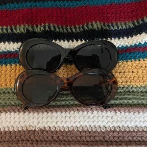 Pack of 2 :Fashion Sunglasses ( Black and Tortoise Shell)